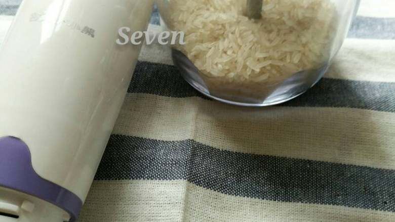 油茶,大米用料理机,打成粉末,要打得成很细的粉末