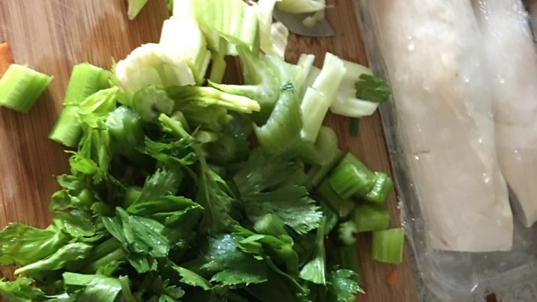 罗宋汤,切好各种食材