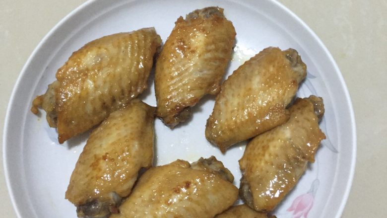 可乐鸡翅,煎成这样程度就好了。