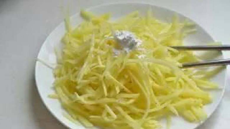 三文鱼薯饼,加一小勺生粉。