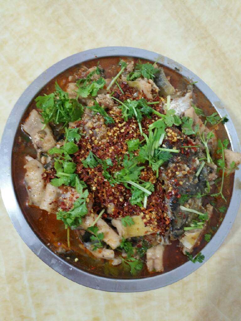 #年夜饭#水煮鱼,锅热油,浇到干辣椒上,再洒点香菜出锅!