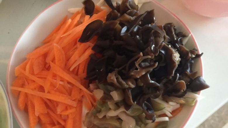 三色丝炒毛豆,<a style='color:red;display:inline-block;' href='/shicai/ 65'>茭白</a> <a style='color:red;display:inline-block;' href='/shicai/ 25'>胡萝卜</a> <a style='color:red;display:inline-block;' href='/shicai/ 136'>黑木耳</a> 切丝