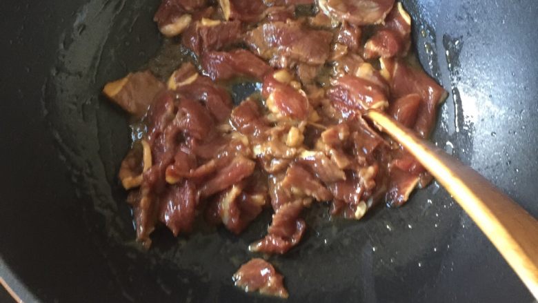 黄瓜牛肉,小火炒牛肉
