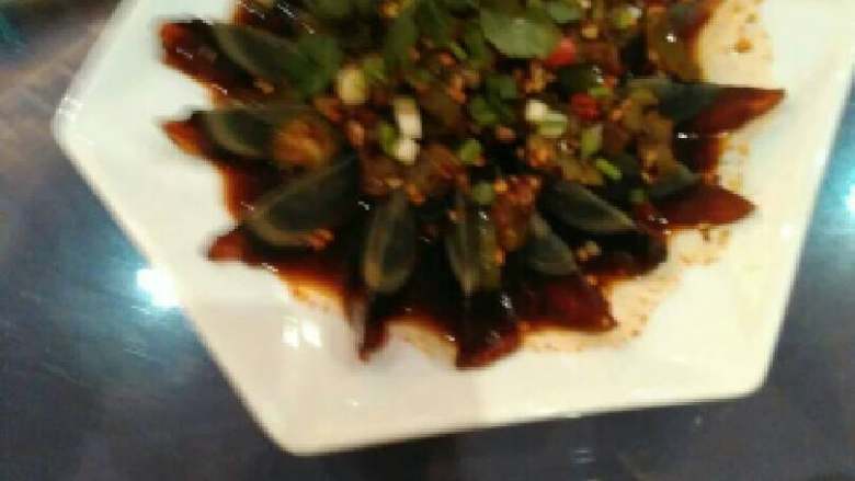 凉拌皮蛋