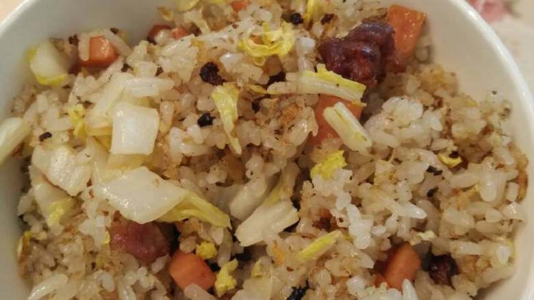 腊肠火腿白菜炒饭