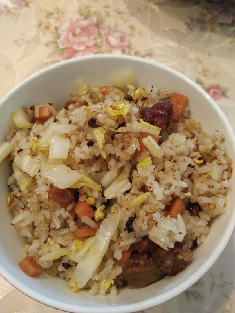 腊肠火腿白菜炒饭