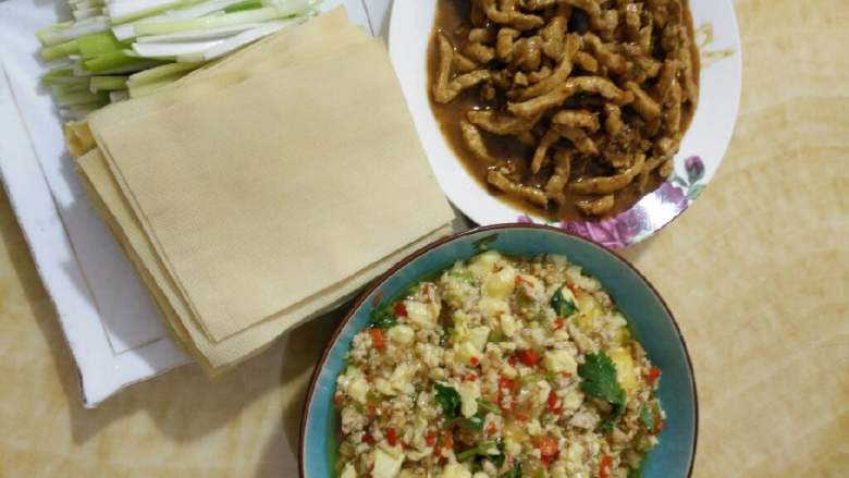 京酱肉丝,这两个菜最好一起做,好吃哦!
