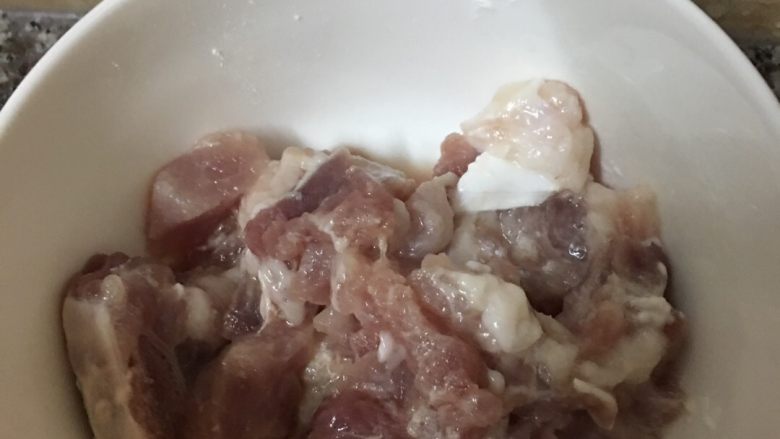 丝瓜炒鸡蛋加猪肉,生粉腌制好瘦肉