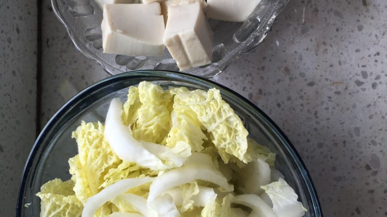 白菜豆腐饼,处理中