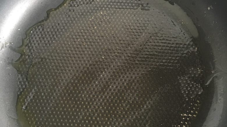 白菜豆腐饼,锅烧热后放少量油