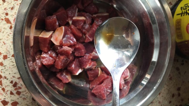 牛腩粉,料酒腌制，