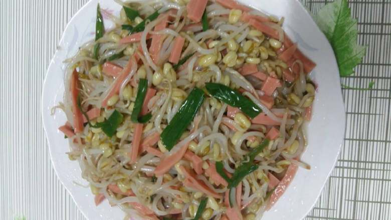 豆芽炒肉丝(自制绿豆芽),第二次自制豆芽(素炒豆芽)