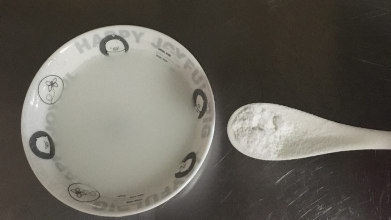 最好吃的芥蓝,生粉勾芡,我的比例是0.5小勺:4汤匙水;