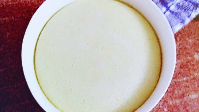 酸奶蛋糕🎂,蒸20分钟再加水再蒸10分钟，后放入微波炉按蒸蛋糕再按5分钟，即可出锅。