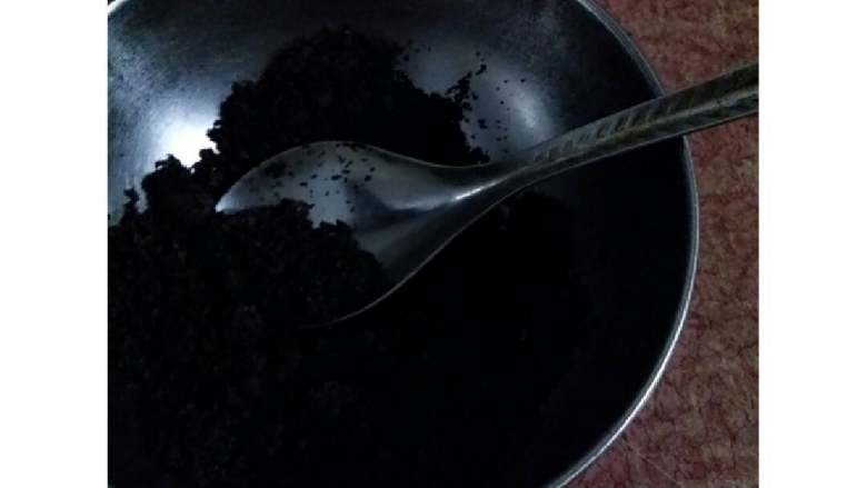 酸奶蛋糕🎂,表面撒上奥利奥 