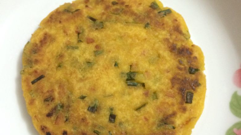 玉米粉煎饼,待到两面金黄时,熟了出锅