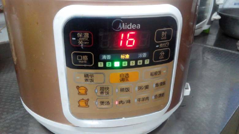 可乐猪蹄,炖二十分钟~更入味