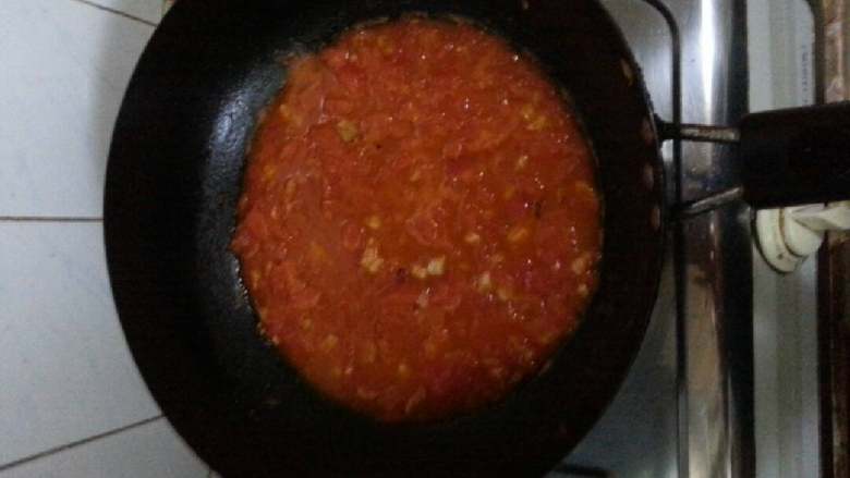 西红柿虾仁酱汁面,最后几乎看不到虾仁即可，切记不要加水