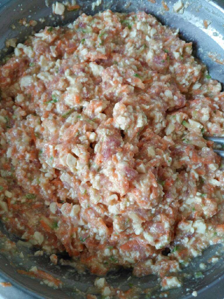 #年夜饭#炸丸子,面粉量看馅料,粘稠就可以,加盐耗油香油五香粉搅匀