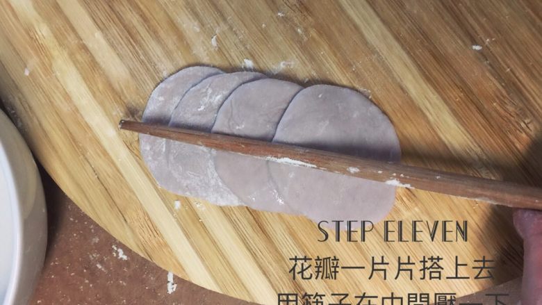 椰香紫薯包（18个步骤详细 记得点开图片 已拼接）,粘不上别用水 不然花瓣就不好'开花'了