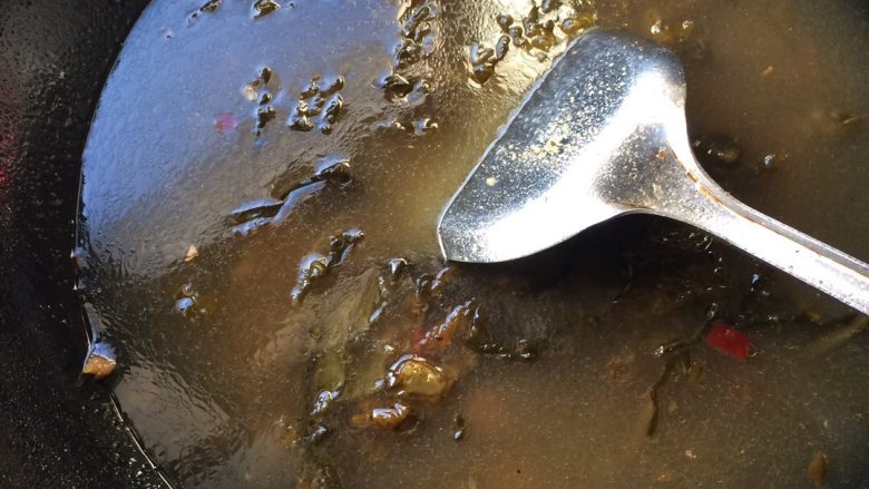 酸菜鱼,飘香后加水煮开