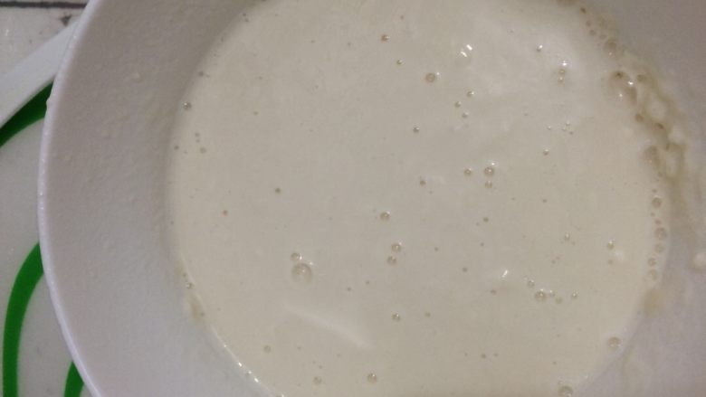 豆角巴子,<a style='color:red;display:inline-block;' href='/shicai/ 519'>面粉</a>加水搅成糊状