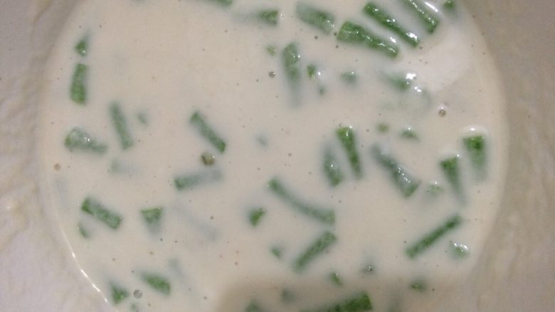 豆角巴子,豆角放在面糊里，加盐，还有你喜欢的调味料，搅拌均匀