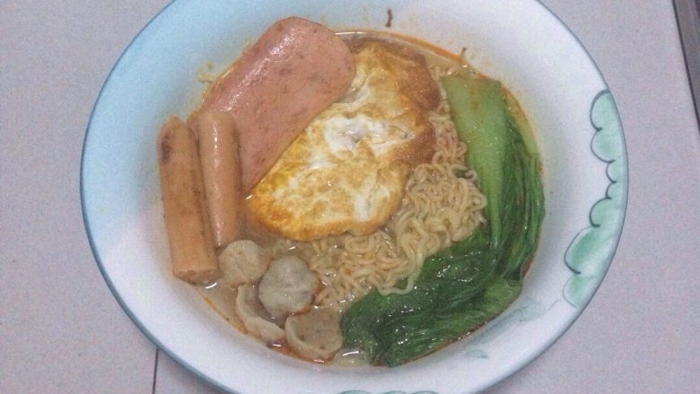 方便面（加菜）,放上材料，完成！