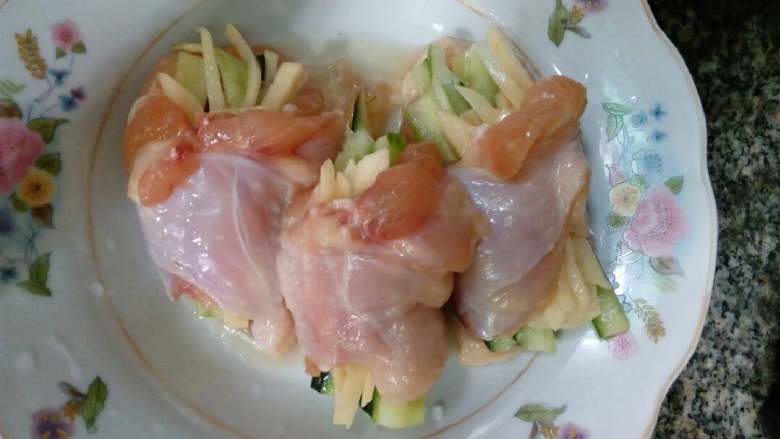 爱心鸡腿,腌制，酱油，油，盐，生粉，蜂蜜。