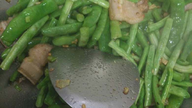 家常豆角,豆角放里翻炒，多炒一会，油可以稍微多一点