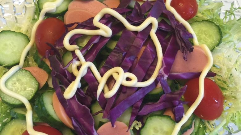 蔬菜沙拉,洒上丘比沙拉酱即可