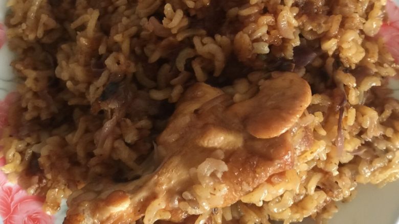 咖喱鸡腿饭,看着孩子津津有味地吃着,再多的辛苦都不算什么了
