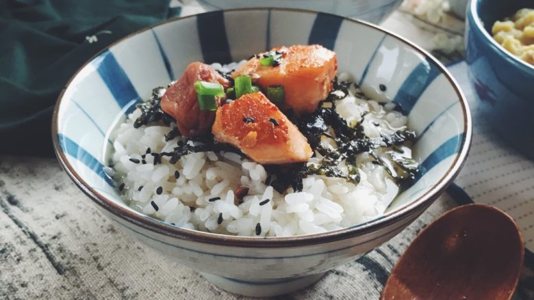 「梅子三文鱼茶泡饭」