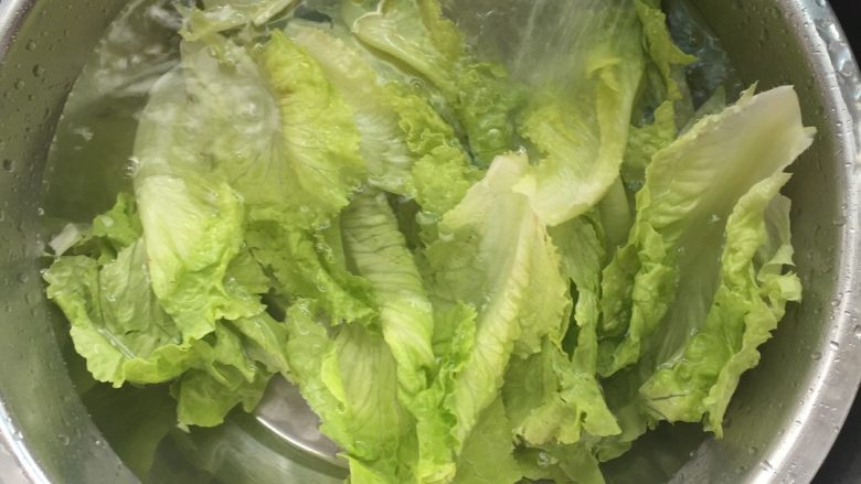 白灼生菜,洗净