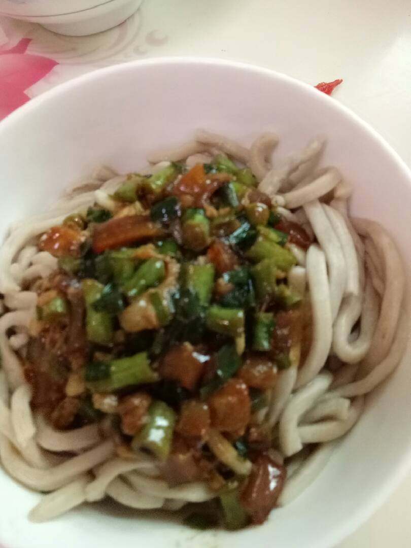 手工荞麦炸酱面