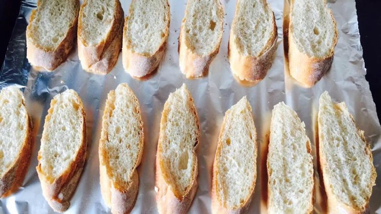 蒜香法棍,<a style='color:red;display:inline-block;' href='/shicai/ 10664'>法棍</a>切片