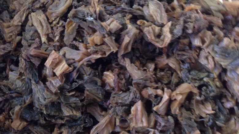 咸菜烧肉,<a style='color:red;display:inline-block;' href='/shicai/ 4207'>咸菜</a>半斤,洗净沥干。备用!