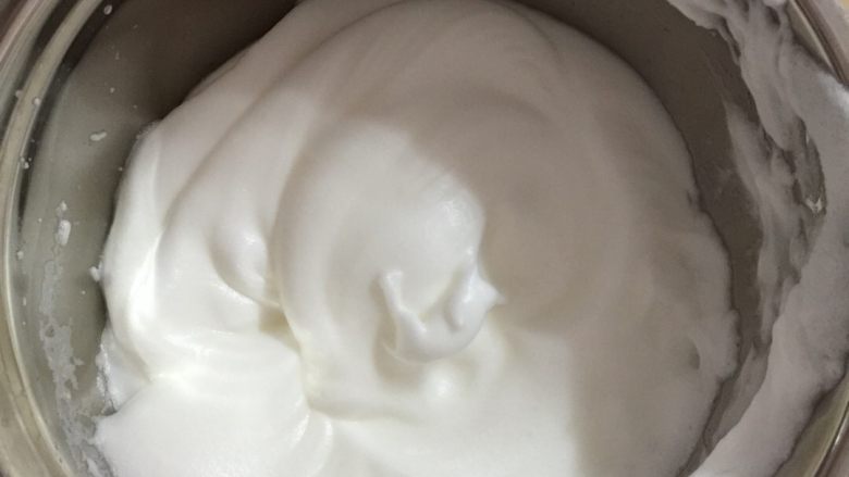 酸奶蛋糕,盆倒扣蛋白倒不下来即可