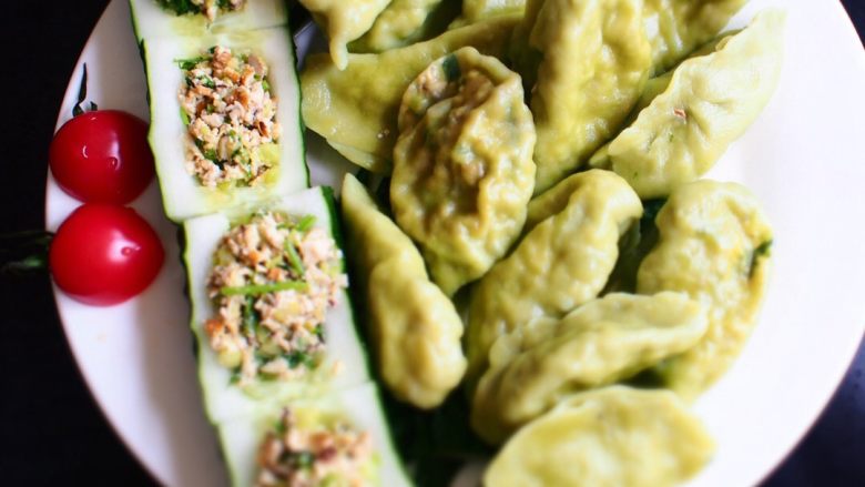 素饺子,下好饺子，装盘即可