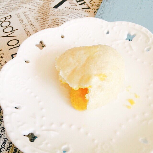 流沙包,放在蒸笼里静置半小时，水开之后蒸10分钟左右即可！我加了牛奶，所以流沙效果超级明显的！