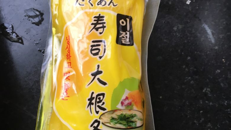 寿司🍣🍣🍣 紫菜包饭,准备好<a style='color:red;display:inline-block;' href='/shicai/ 4402'>酸萝卜</a>,它是寿司专用哦