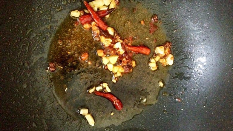 宫保鸡丁,加一勺豆瓣酱炒出红油