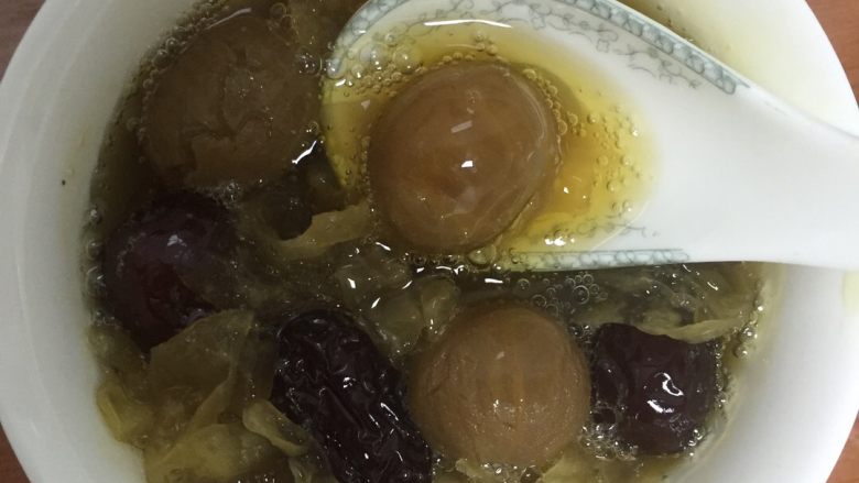 冰镇银耳红枣羹