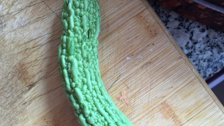 营养土豆饼王婷㊙️,把<a style='color:red;display:inline-block;' href='/shicai/ 55'>苦瓜</a>洗净