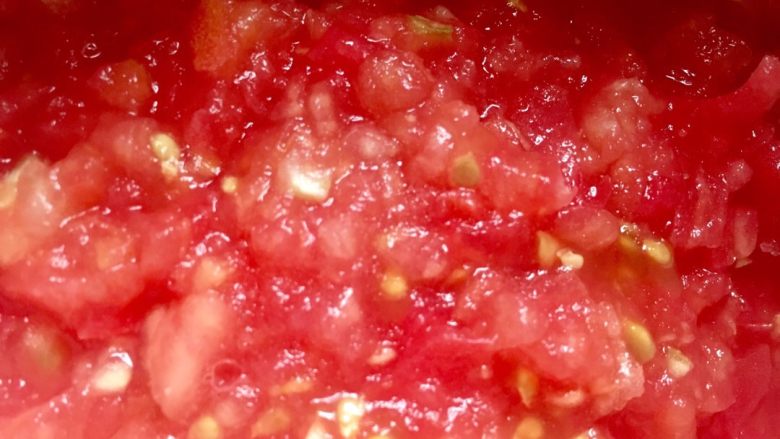 西红柿肉糊面片,<a style='color:red;display:inline-block;' href='/shicai/ 3551'>西红柿</a>洗净切碎