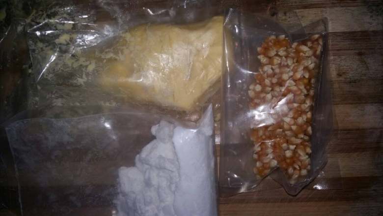 爆玉米花,专用爆玉米,黄油,冰糖粉(或者白糖)