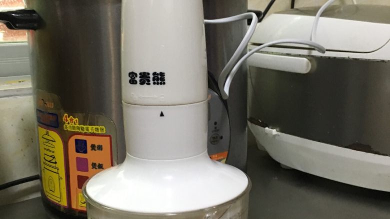虾皮补钙最好，适合六个月以上的宝宝,搅拌机打碎