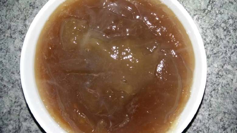 择子豆腐(家乡美食),倒入容器中摊凉放冰箱冷藏。