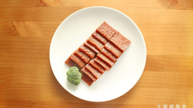 土豪炫富新高度:酸笋辣条饺子谁敢迎战?,备好适量<a style='color:red;display:inline-block;' href='/shicai/ 5883'>辣条</a>待用(一定要挑自己最喜欢的口味)