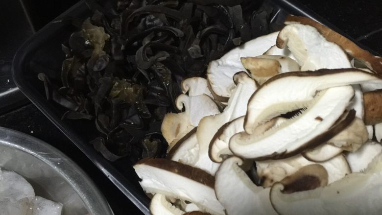 海鲜酸辣汤羹,切丝切片